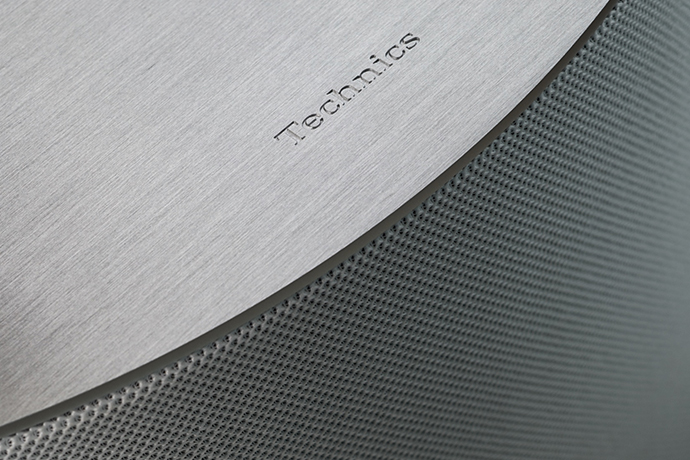 Technics SC-C50 White/Silver по цене 119&nbsp;490 ₽