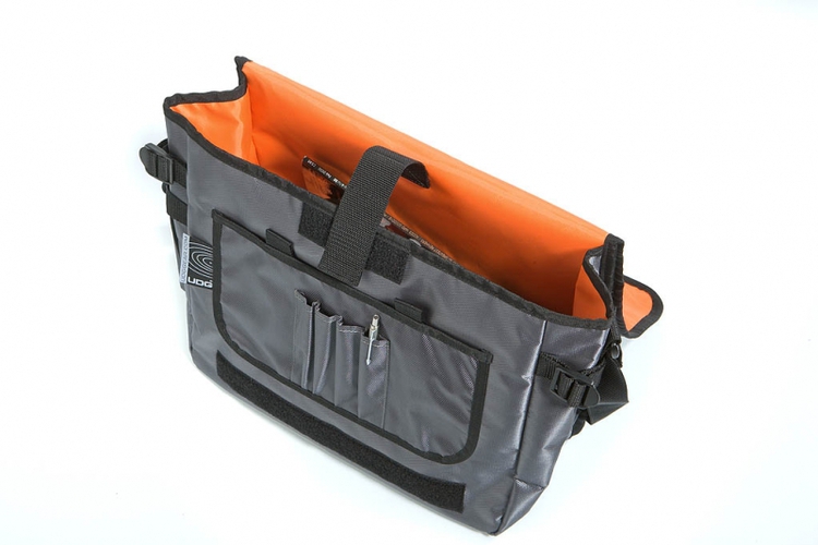 UDG Ultimate CourierBag Steel Grey, Orange Inside по цене 5&nbsp;170 ₽