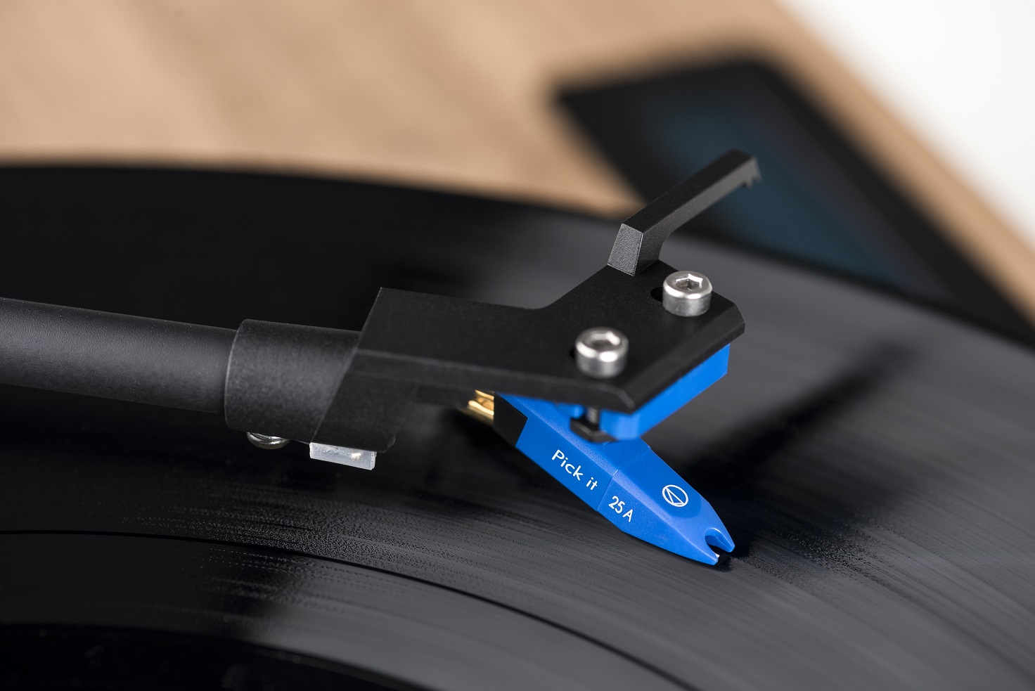Pro-Ject Juke Box S2 (Pick It 25A) Walnut по цене 80&nbsp;000 ₽