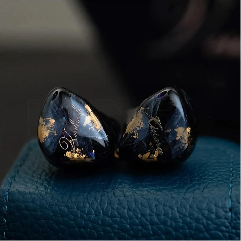 Kinera Imperial Verdandi Cosmos Black по цене 124&nbsp;990 ₽