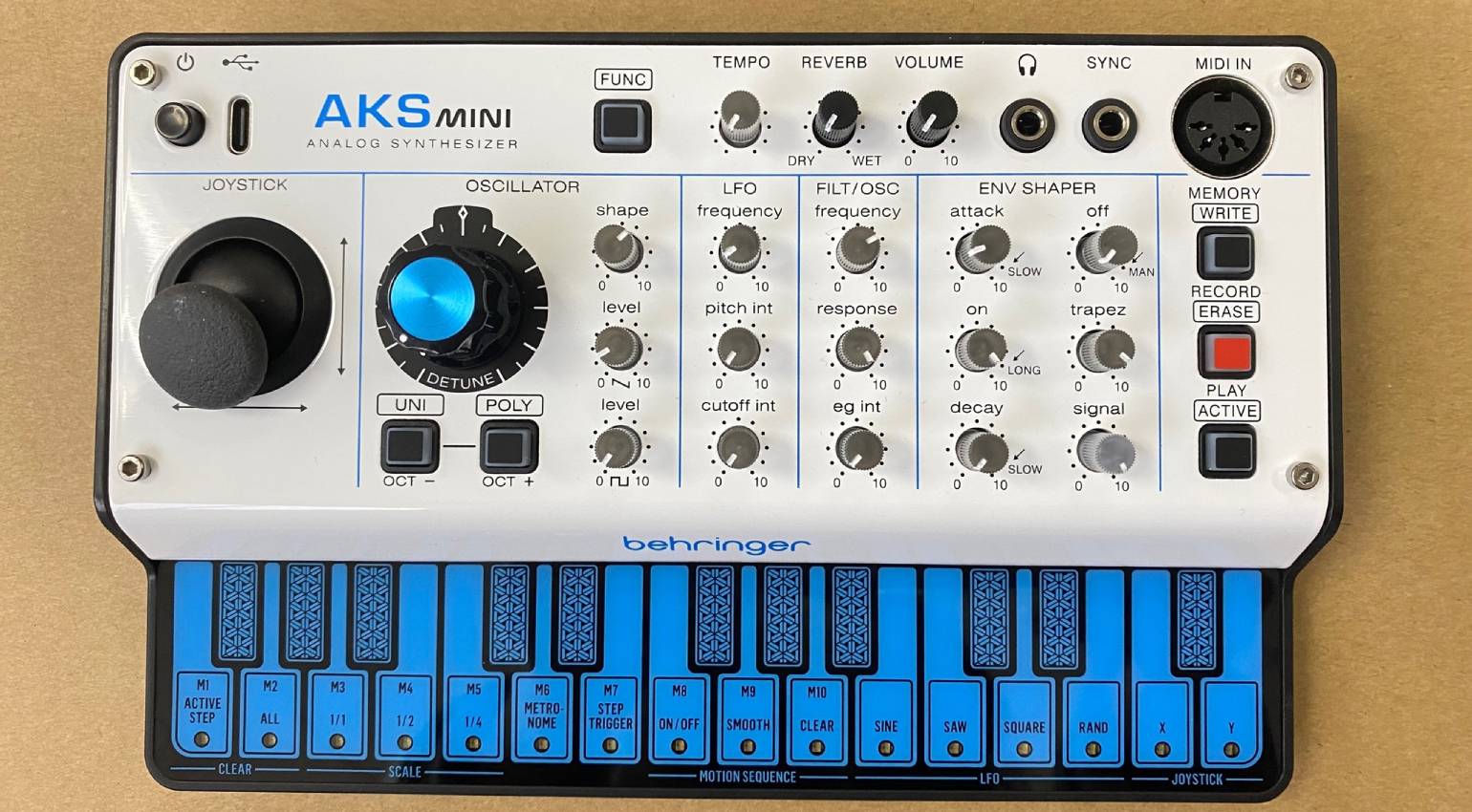 Behringer AKS mini