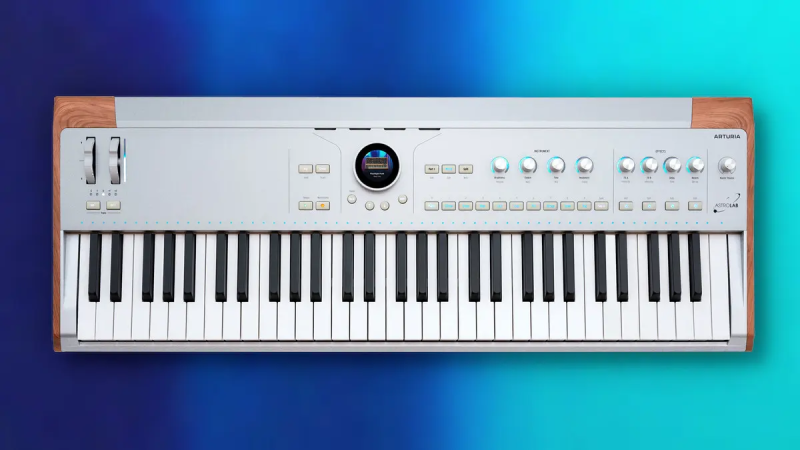 Arturia AstroLab 61 Silver: сценический клавишный инструмент в серебристом исполнении