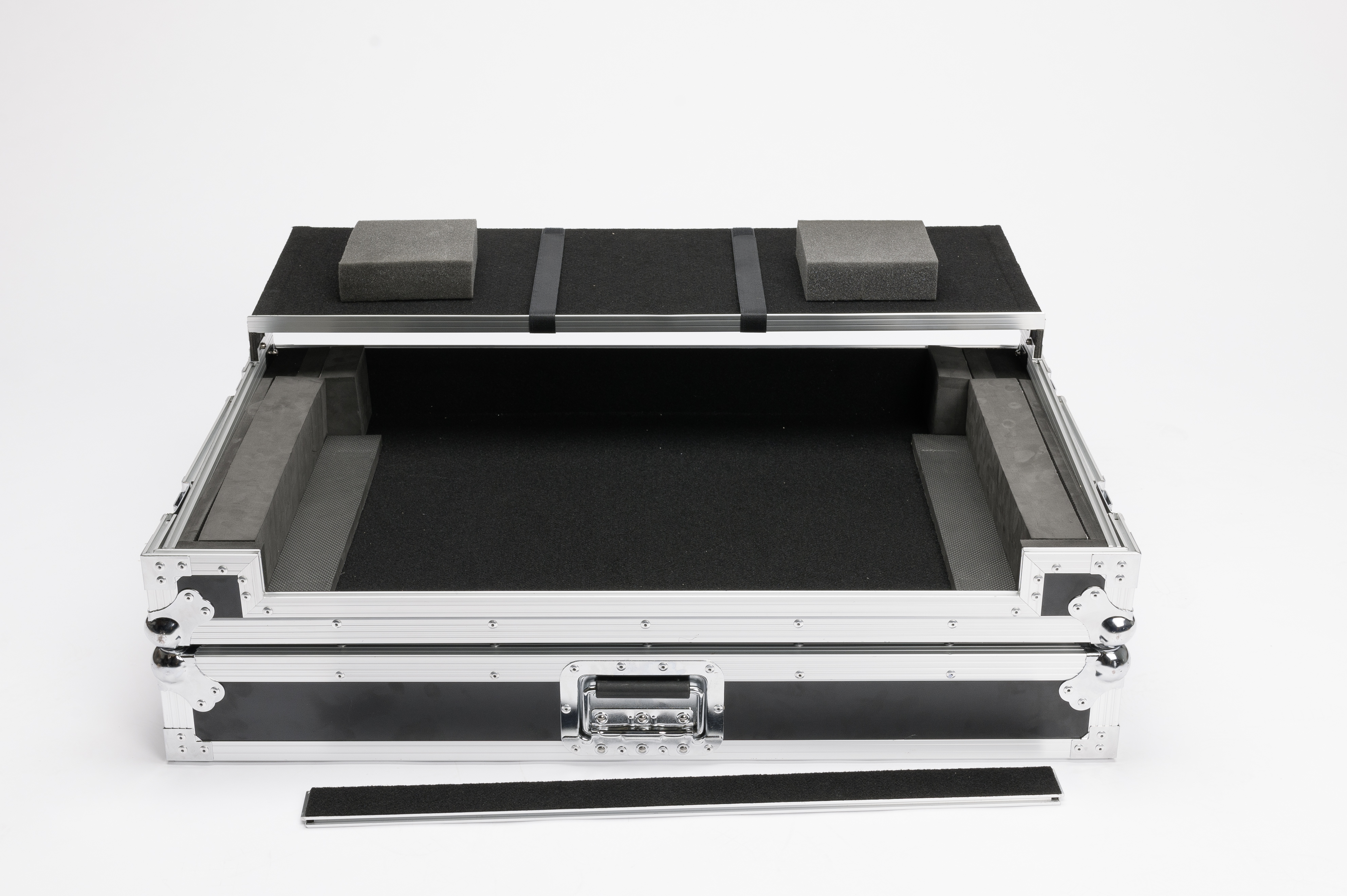 Magma DJ-Controller Workstation DDJ-SZ2/RZ black/silver по цене 51&nbsp;290 ₽