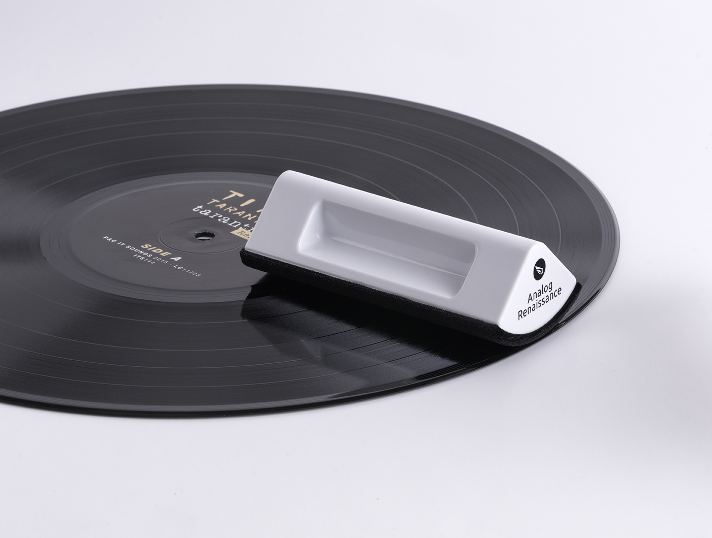 Analog Renaissance Record Velvet Brush White по цене 1&nbsp;420 ₽
