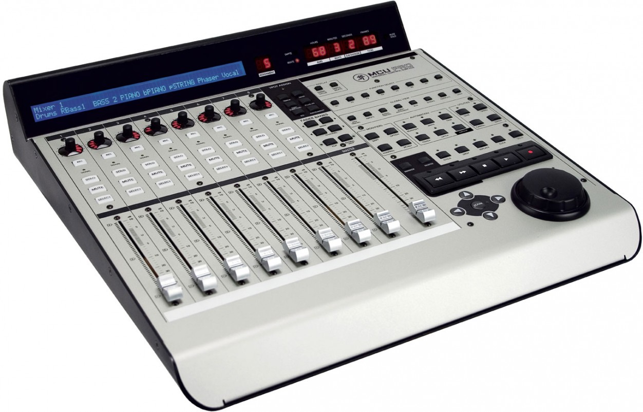 Mackie MCU PRO Control Universal PRO по цене 210&nbsp;590 ₽