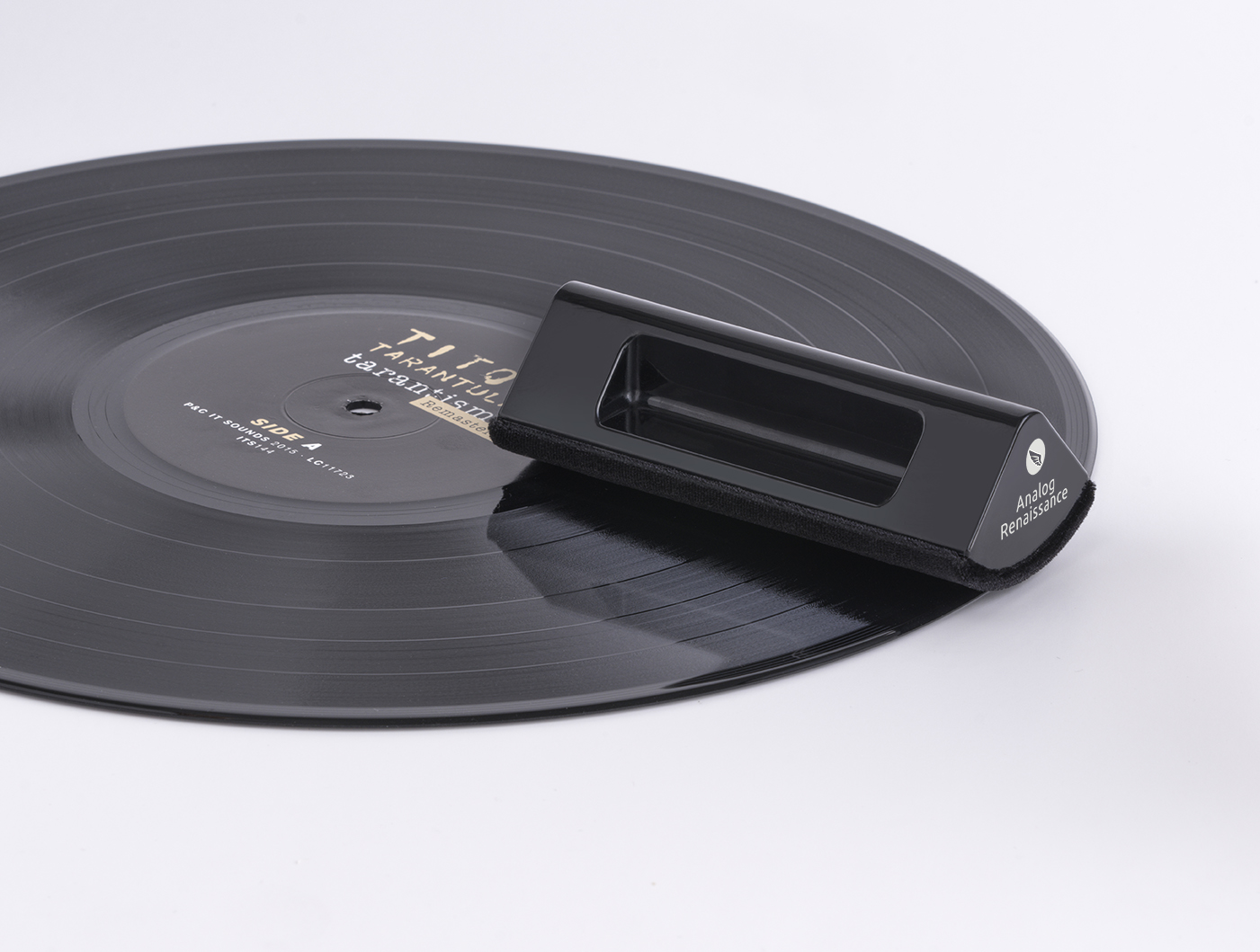 Analog Renaissance Record Velvet Brush Black по цене 1&nbsp;420 ₽
