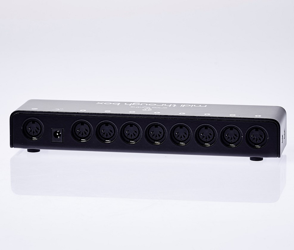 Erica Synths Midi Thru Box по цене 14&nbsp;020 ₽