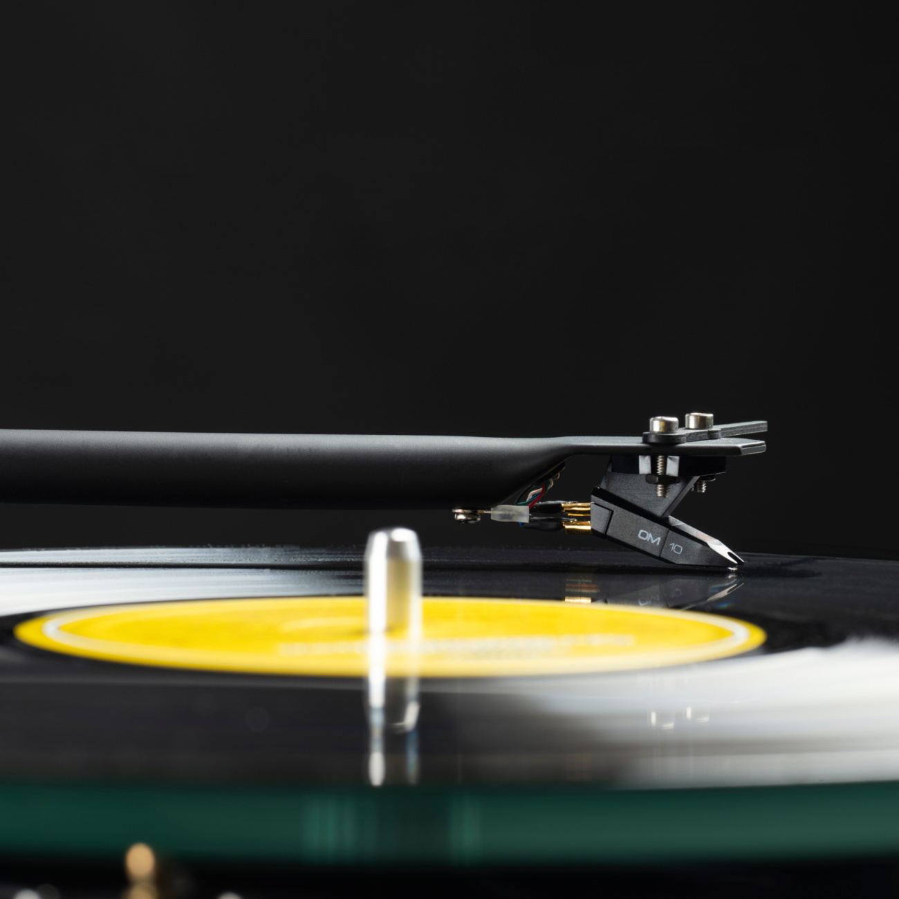 Pro-Ject T1 Evo Phono OM10 Walnut по цене 69&nbsp;450 ₽