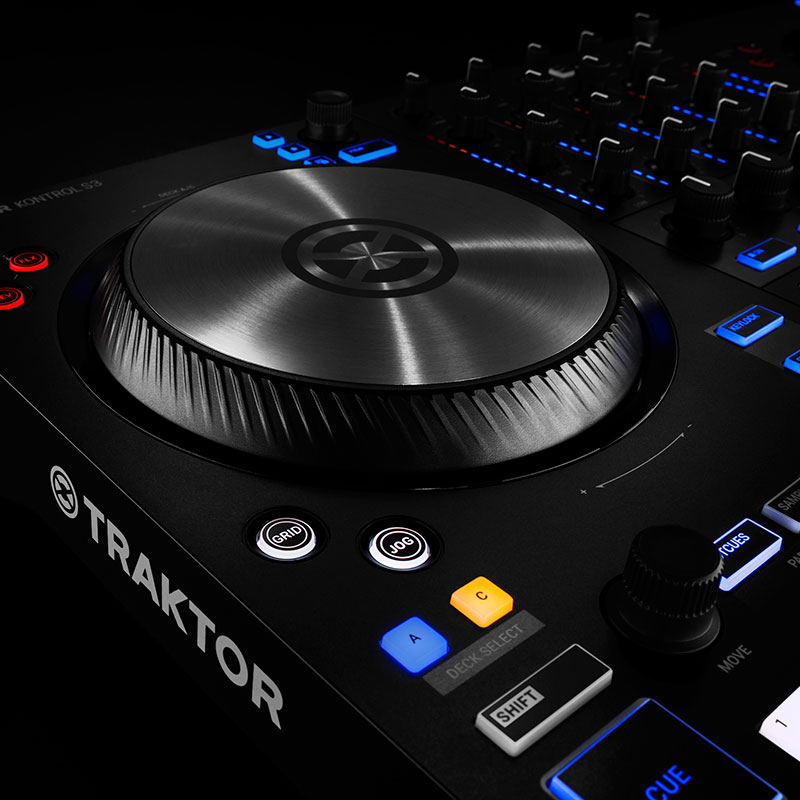 Native Instruments Traktor Kontrol S3 по цене 69&nbsp;000 ₽