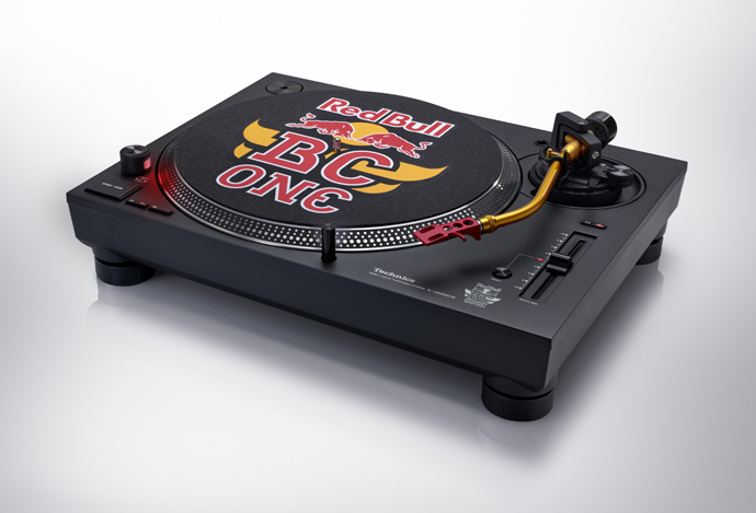 Technics SL-1210 MK7-RE Red Bull Black по цене 179&nbsp;990 ₽