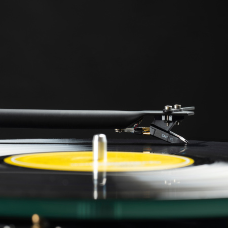 Pro-Ject T1 Evo BT OM10 Walnut по цене 77&nbsp;200 ₽