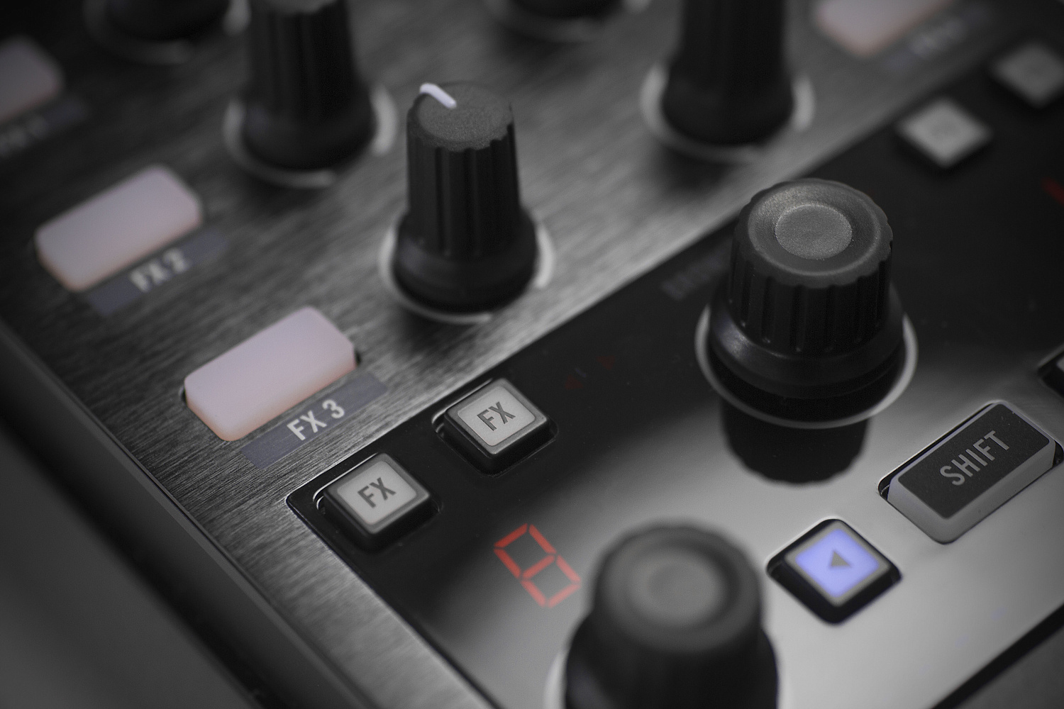 ОБЗОР: Traktor Kontrol X1 MK2 DJ controller